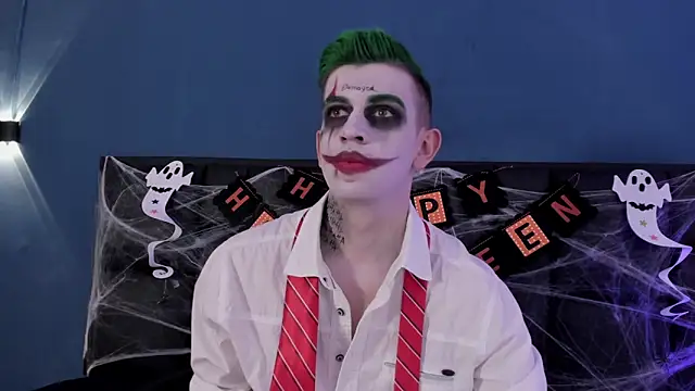 MikaelSlow online show from 10-21-25, 04:01