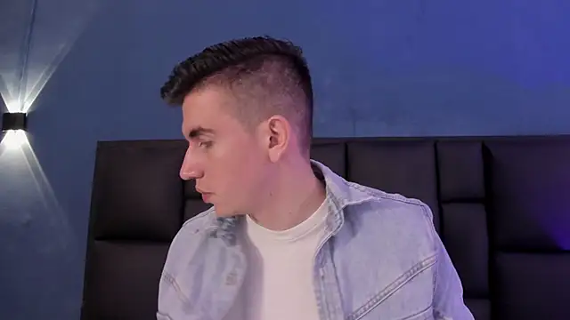 MikaelSlow online show from 11-20-25, 03:51