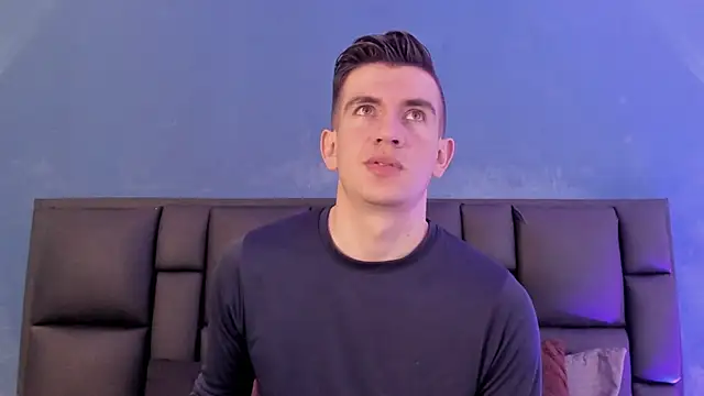 MikaelSlow online show from 01-18-26, 06:39