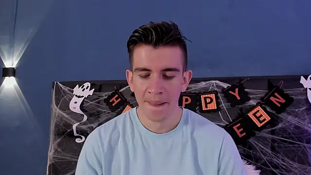 MikaelSlow online show from 10-26-25, 04:02