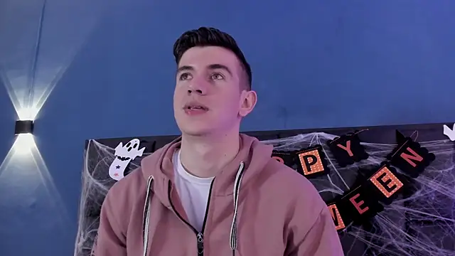 MikaelSlow online show from 10-25-25, 04:22