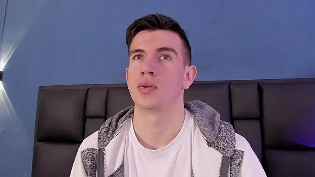 MikaelSlow online show from 11-13-25, 04:27