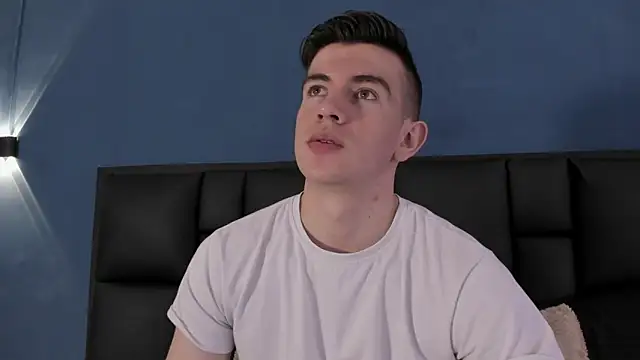 MikaelSlow online show from 09-19-25, 03:32