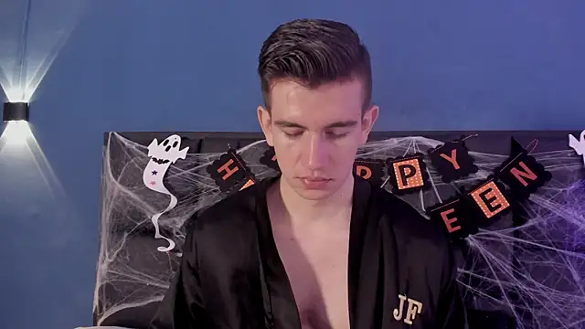 MikaelSlow online show from 10-29-25, 04:11