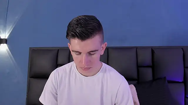 MikaelSlow online show from 09-17-25, 04:47