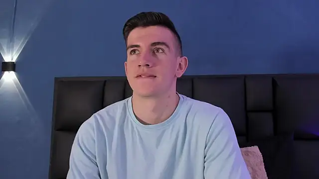 MikaelSlow online show from 09-18-25, 04:04