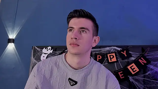 MikaelSlow online show from 10-30-25, 03:38