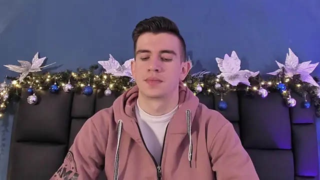 MikaelSlow online show from 12-18-25, 04:06