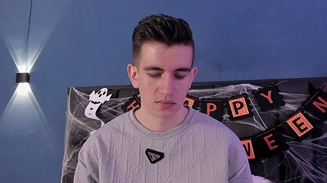 MikaelSlow online show from 10-24-25, 03:49