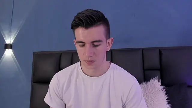 MikaelSlow online show from 09-25-25, 04:07