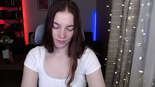 Snapshot of kenzie_x chatting on 02-15-26, 07:20 kenzie x online show from 02-15-26, 07:20