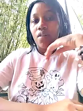 Snapshot of SquirtQueen222 chatting on 12-20-24, 02:26 SquirtQueen222 online show from 12-20-24, 02:26