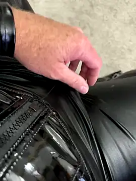 Snapshot of SexyLatexObject chatting on 09-30-25, 01:17 SexyLatexObject online show from 09-30-25, 01:17