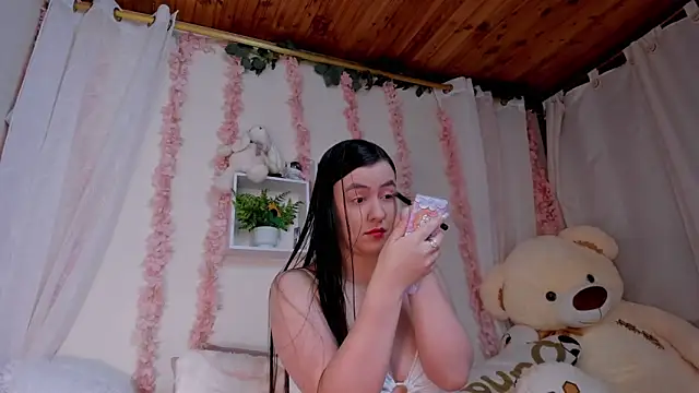 Idara and Edahi01 online show from 10-30-25, 01:09