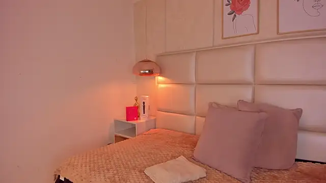 Aily Yozuko online show from 12-19-25, 02:37