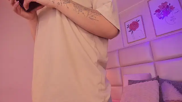 Snapshot of Aily_Yozuko chatting on 02-14-26, 02:45 Aily Yozuko online show from 02-14-26, 02:45