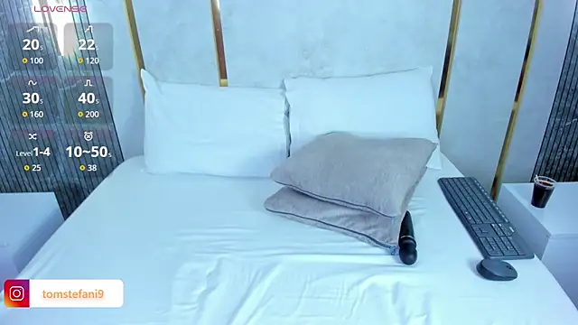 amor smith  online show from 10-29-25, 03:05