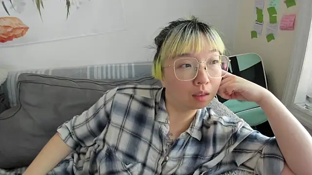Snapshot of luxgray chatting on 06-03-26, 07:51 luxgray online show from 06-03-26, 07:51