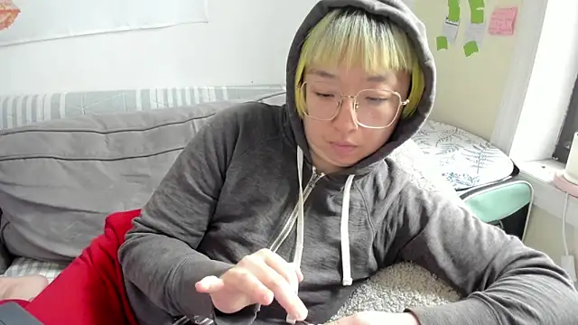 Snapshot of luxgray chatting on 05-11-26, 04:59 luxgray online show from 05-11-26, 04:59