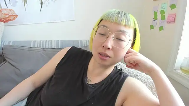 Snapshot of luxgray chatting on 04-10-26, 06:48 luxgray online show from 04-10-26, 06:48