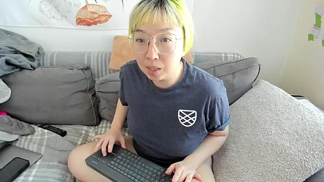 Snapshot of luxgray chatting on 05-15-26, 06:39 luxgray online show from 05-15-26, 06:39