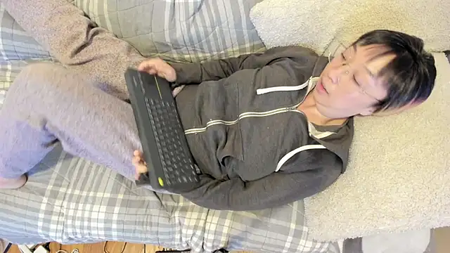 luxgray online show from 10-16-25, 01:03