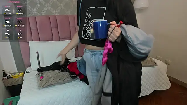 Snapshot of brithanyadams23 chatting on 12-21-25, 03:19 brithanyadams23 online show from 12-21-25, 03:19