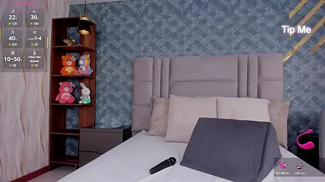 NiiaMoore online show from 12-16-25, 08:24