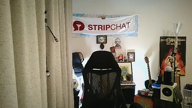 Snapshot of Rock_Pierce chatting on 05-06-26, 12:09 Rock Pierce online show from 05-06-26, 12:09
