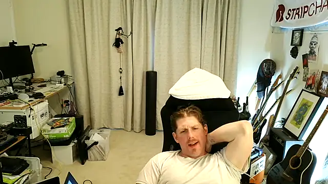 Snapshot of Rock_Pierce chatting on 05-24-26, 05:35 Rock Pierce online show from 05-24-26, 05:35