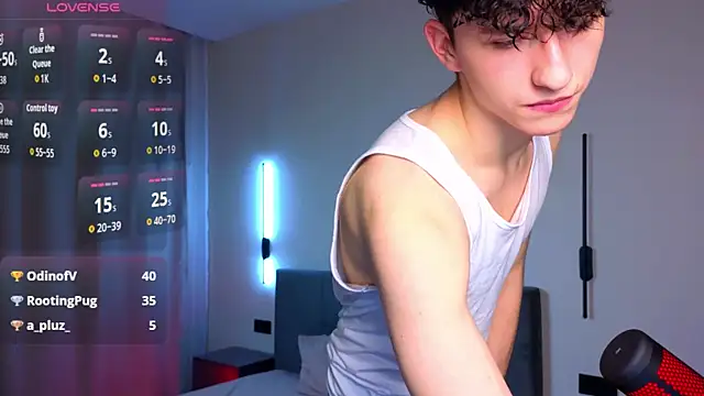 Snapshot of AmondCor chatting on 10-08-25, 12:23 AmondCor online show from 10-08-25, 12:23