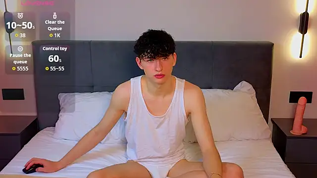 Snapshot of AmondCor chatting on 10-10-25, 12:11 AmondCor online show from 10-10-25, 12:11