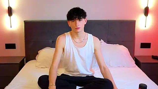 Snapshot of AmondCor chatting on 09-24-25, 01:06 AmondCor online show from 09-24-25, 01:06