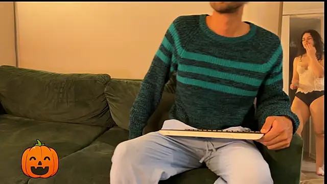 Redfloweer1 online show from 10-31-25, 11:33