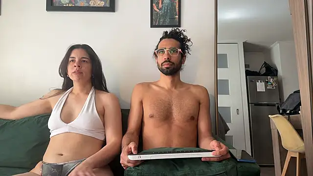 Redfloweer1 online show from 10-22-25, 01:21