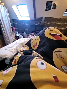 LoLa-69-X online show from 10-13-25, 08:27