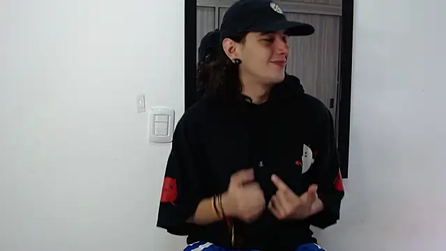 Snapshot of alex_connorr chatting on 02-07-25, 04:14 alex connorr online show from 02-07-25, 04:14