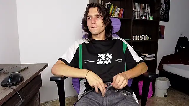 Snapshot of alex_connorr chatting on 09-19-25, 04:05 alex connorr online show from 09-19-25, 04:05