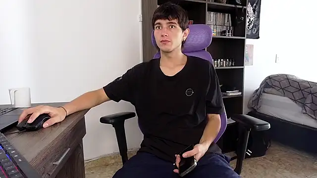 Snapshot of alex_connorr chatting on 10-03-25, 03:13 alex connorr online show from 10-03-25, 03:13