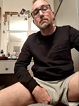 Snapshot of bibananaman chatting on 10-24-25, 12:42 bibananaman online show from 10-24-25, 12:42