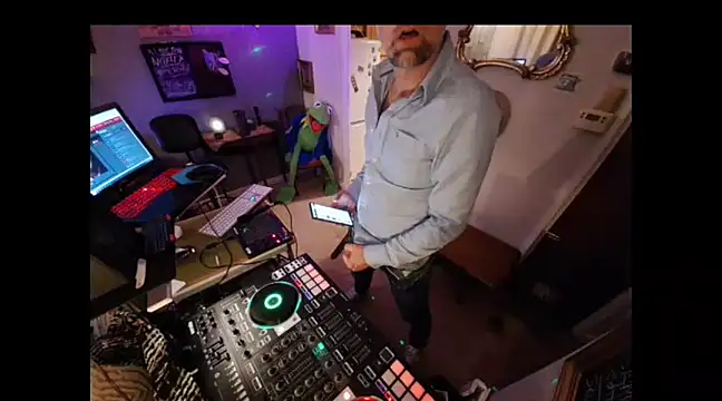 Snapshot of bibananaman chatting on 03-07-25, 04:02 bibananaman online show from 03-07-25, 04:02