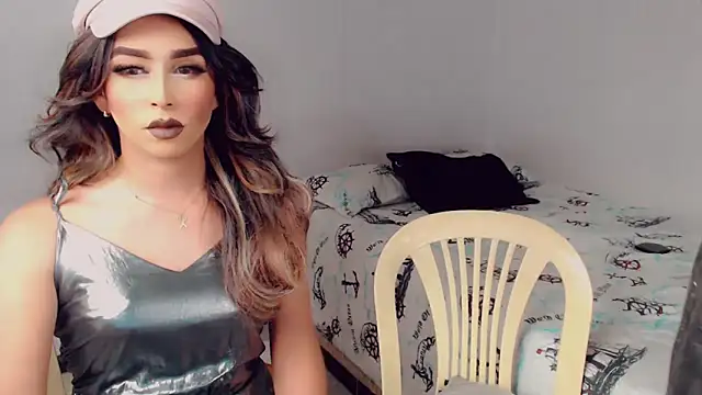 New Dolls online show from 11-05-25, 04:15