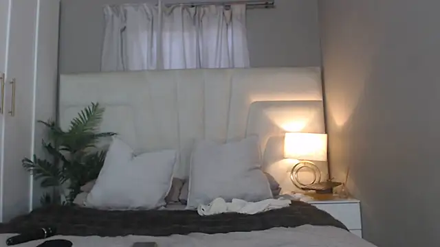 Snapshot of naughtyblackdolie chatting on 06-26-26, 12:33 naughtyblackdolie online show from 06-26-26, 12:33