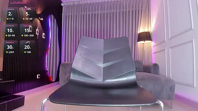 Anna parkker  online show from 10-27-25, 07:15