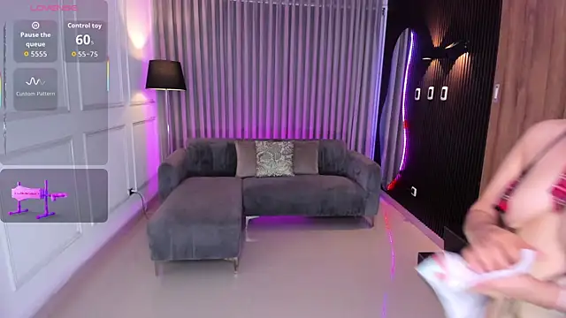 Anna parkker  online show from 12-22-25, 07:36