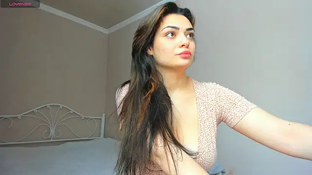 Snapshot of _cleopattra_ chatting on 02-08-25, 07:48  cleopattra  online show from 02-08-25, 07:48