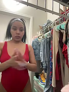 Snapshot of juicyyy323 chatting on 12-24-24, 03:16 juicyyy323 online show from 12-24-24, 03:16