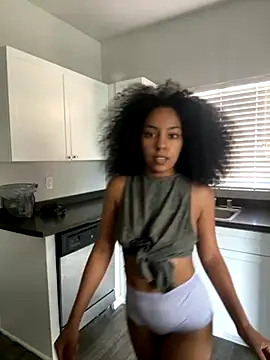 Snapshot of juicyyy323 chatting on 09-19-25, 08:24 juicyyy323 online show from 09-19-25, 08:24