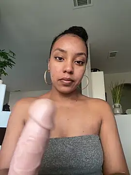 Snapshot of juicyyy323 chatting on 10-07-25, 10:44 juicyyy323 online show from 10-07-25, 10:44