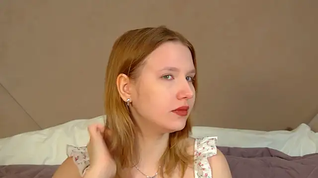 Snapshot of LiliLinn chatting on 05-22-26, 04:43 LiliLinn online show from 05-22-26, 04:43